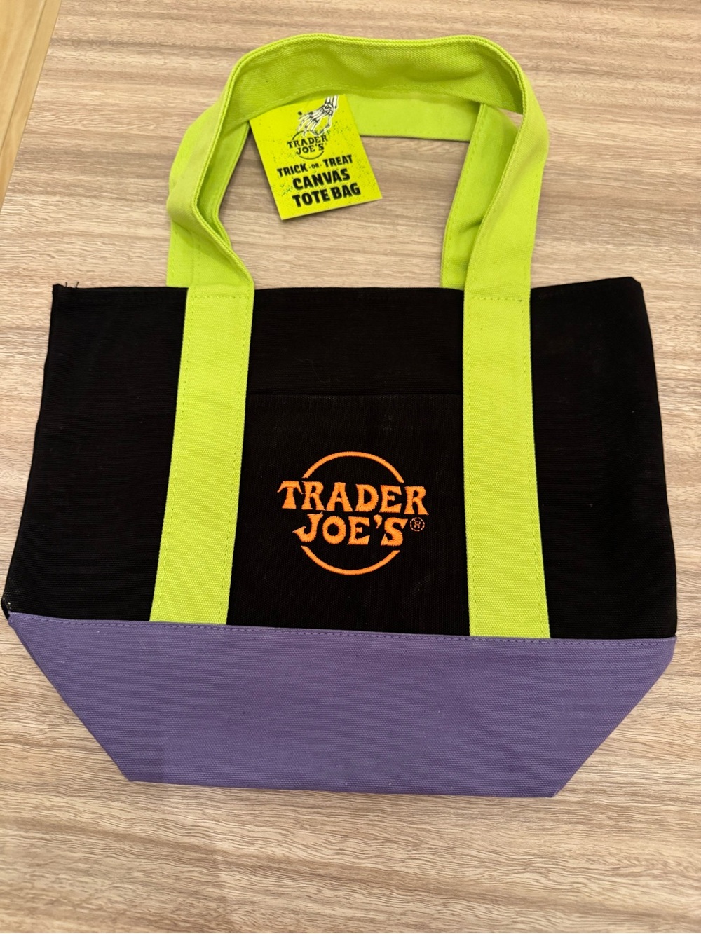 Trader Joe’s Lime Green and Purple Canvas Tote Bag. Set of 2. NEW - Picture 3 of 3